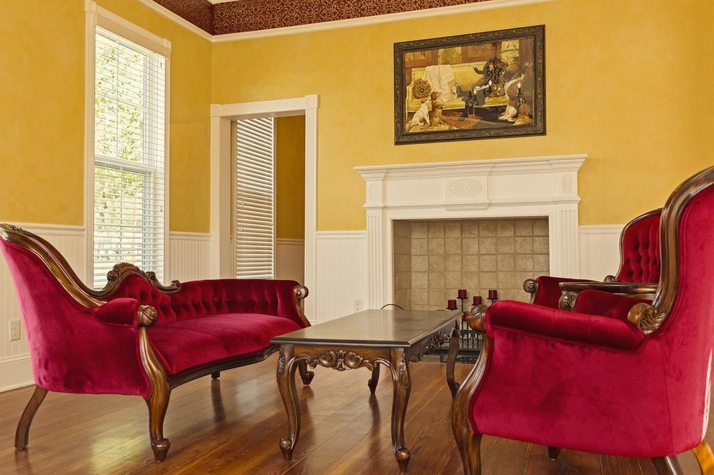 Red Velvet Inn Navasota Dış mekan fotoğraf